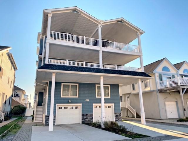 Long & Foster Vacation Rentals-118 46th Street East-image-1