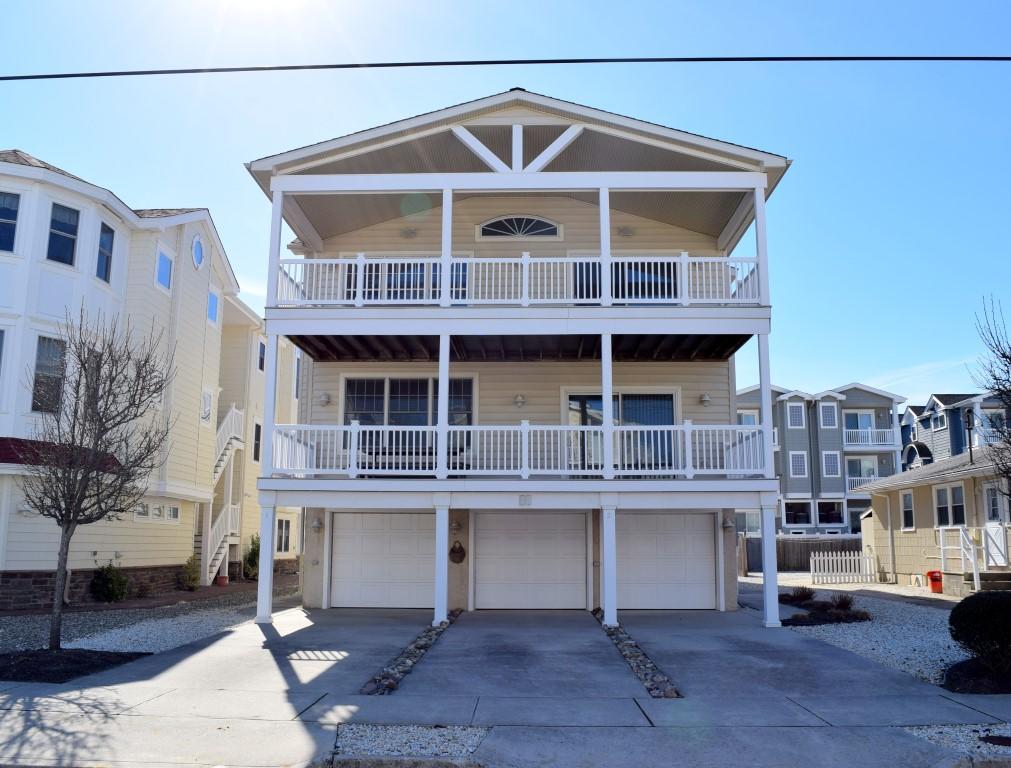 Long & Foster Vacation Rentals-22 77th Street 1st Floor-image-1