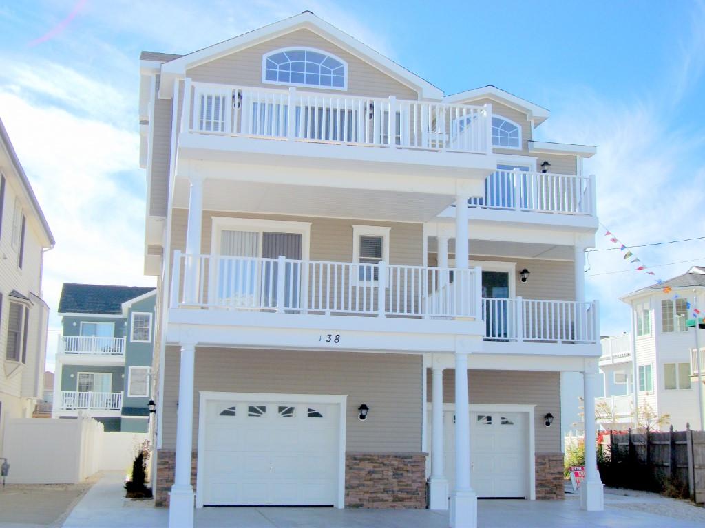 Long & Foster Vacation Rentals-138 38th Street East-image-1