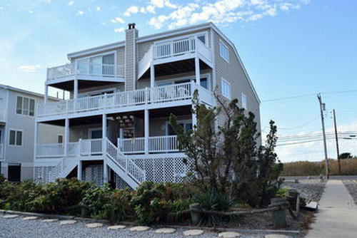 Long & Foster Vacation Rentals-2701 Landis Avenue North-image-1