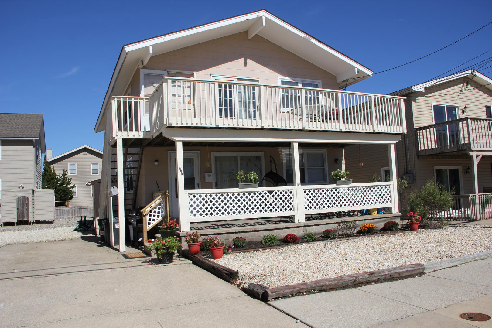 Long & Foster Vacation Rentals-695 21st Street, 2nd Fl-image-1