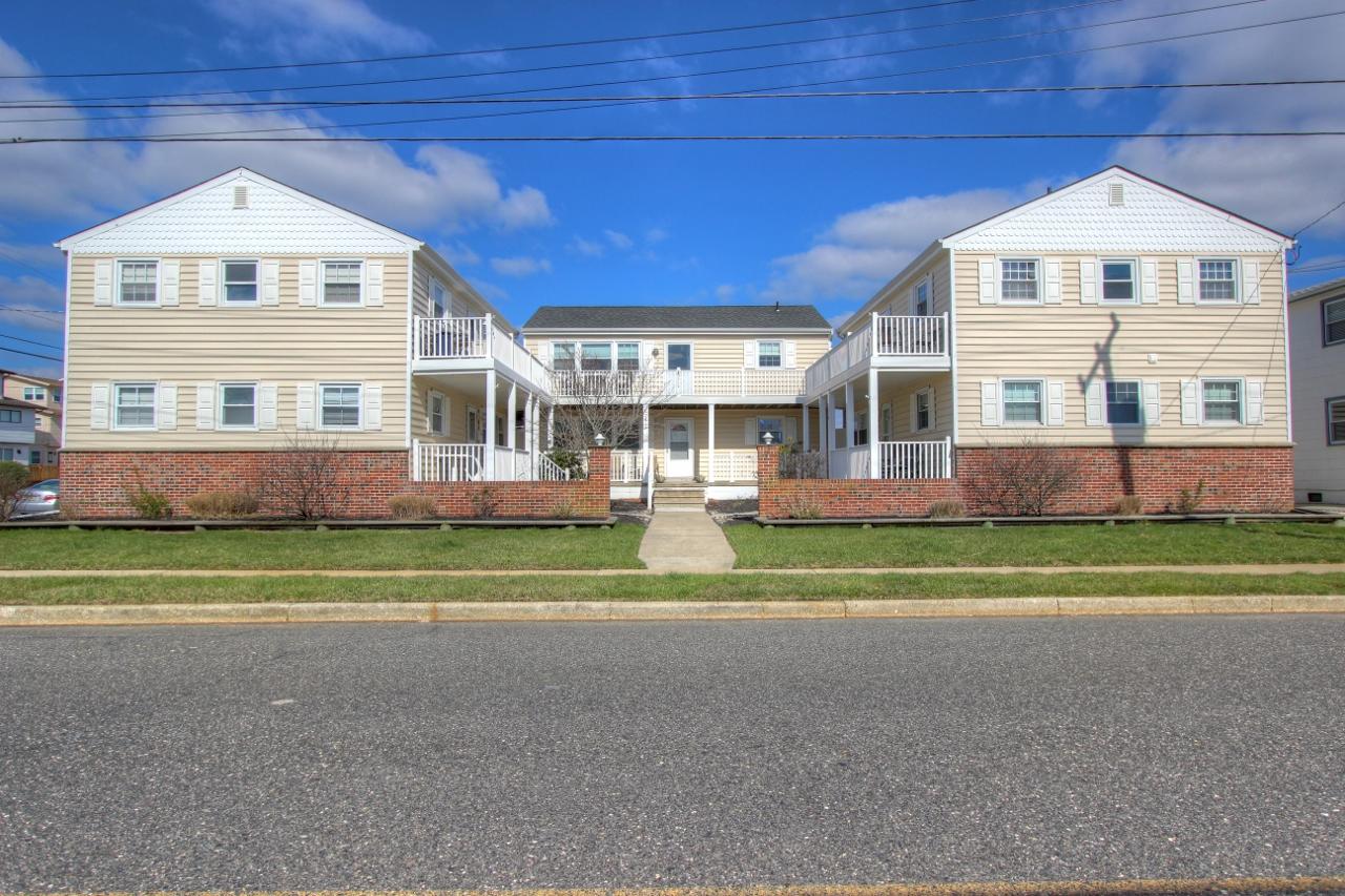 Long & Foster Vacation Rentals-3516 Central Avenue #4 2nd Floor-image-1