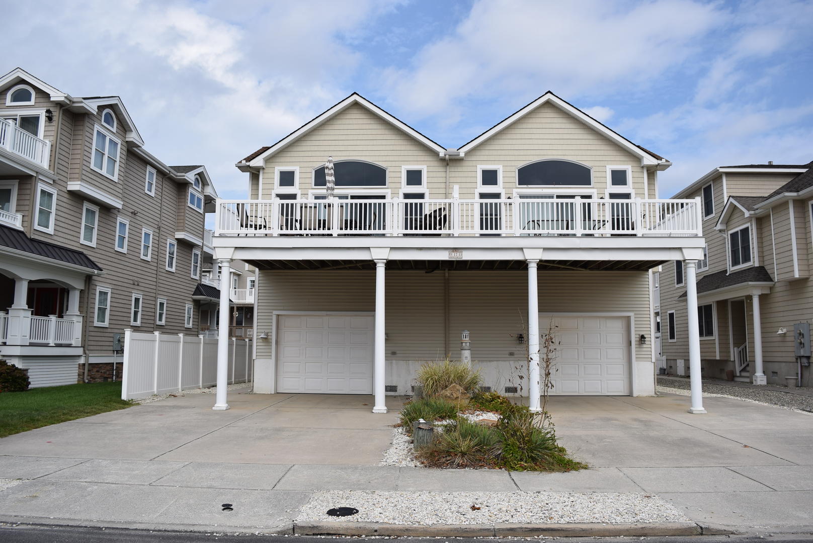 Long & Foster Vacation Rentals-17 65th Street West-image-1
