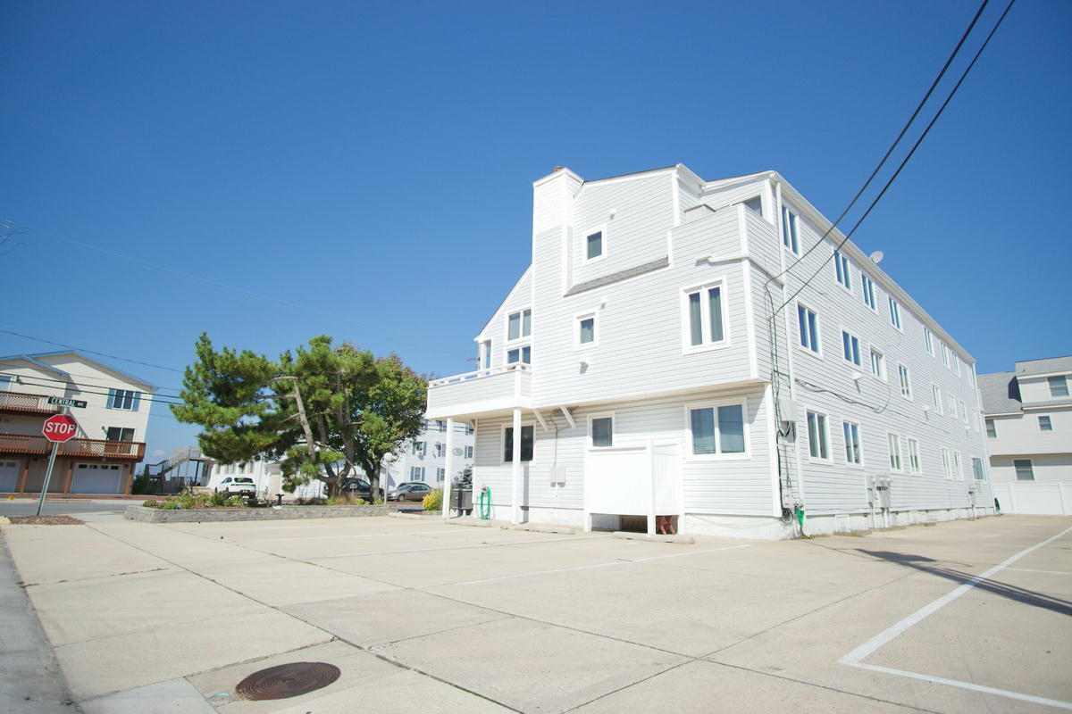 Long & Foster Vacation Rentals-6413 Central Avenue  #5-image-1