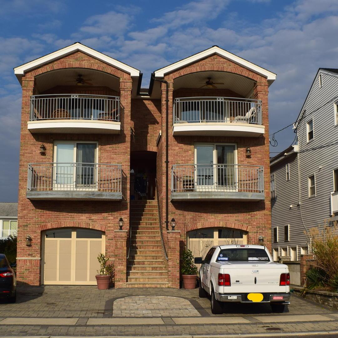 Long & Foster Vacation Rentals-229 59th Street East-image-1