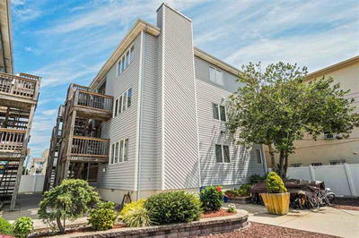 Long & Foster Vacation Rentals-115 40th Street Unit 4B-image-1
