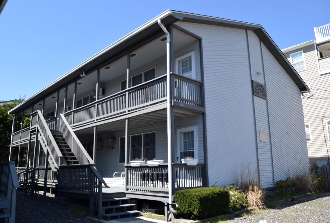 Long & Foster Vacation Rentals-118 38th Street Unit #4-image-1
