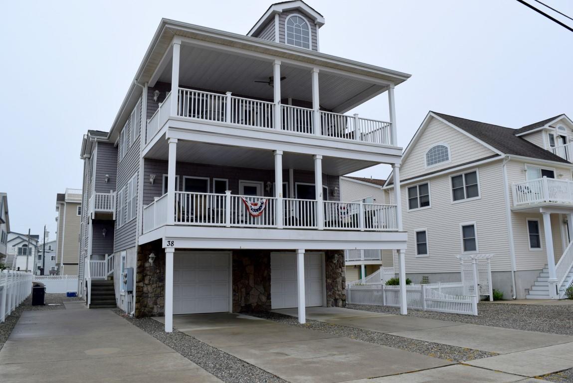 Long & Foster Vacation Rentals-38 78th Street 2nd floor-image-1