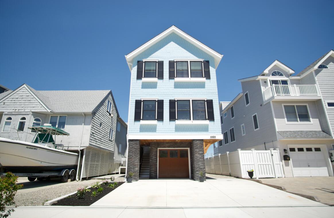 Long & Foster Vacation Rentals-4434 Venicean Road 1st Floor-image-1