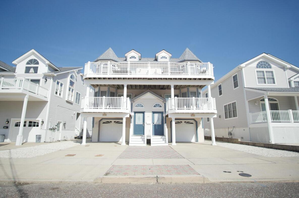 Long & Foster Vacation Rentals-237 55th Street East-image-1