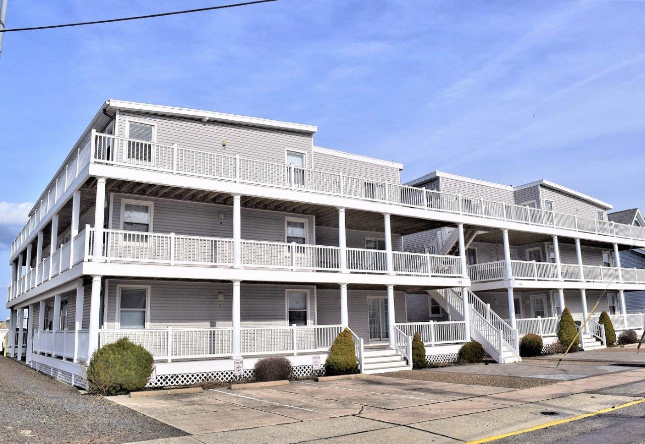 Long & Foster Vacation Rentals-135 65th Street #14-image-1