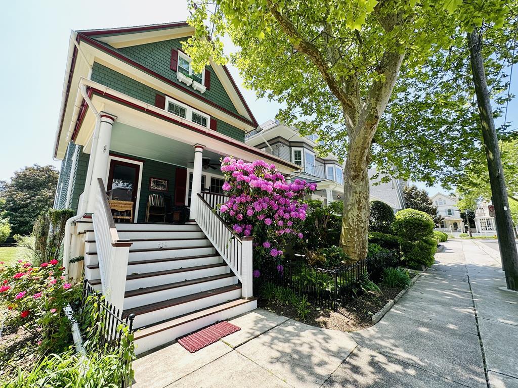 Long & Foster Vacation Rentals-514 Hughes St-image-1