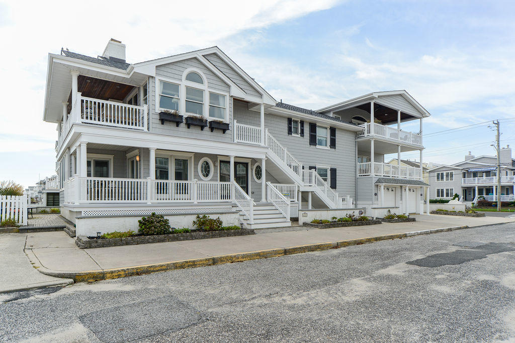 Long & Foster Vacation Rentals-4901 Central Avenue 1st Floor-image-1
