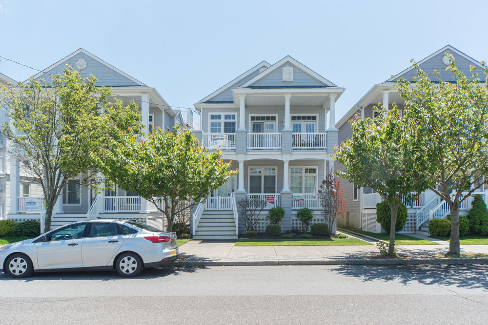 Long & Foster Vacation Rentals-1111 Wesley Ave B-image-1
