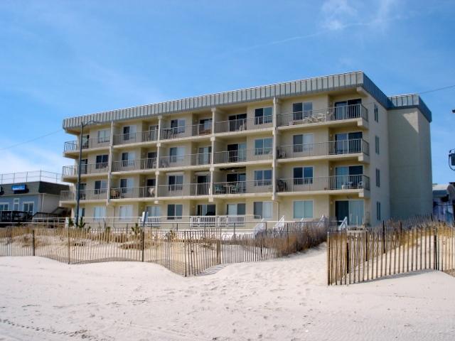 Long & Foster Vacation Rentals-4100 Promenade 3D-image-1