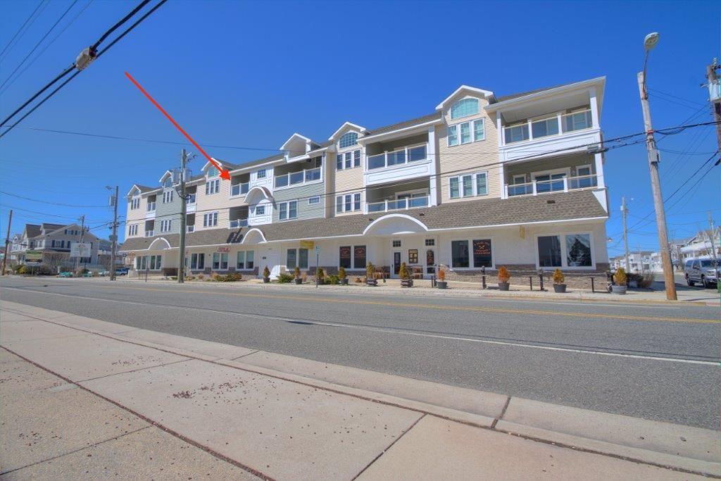 Long & Foster Vacation Rentals-5904 Landis Avenue #204-image-1