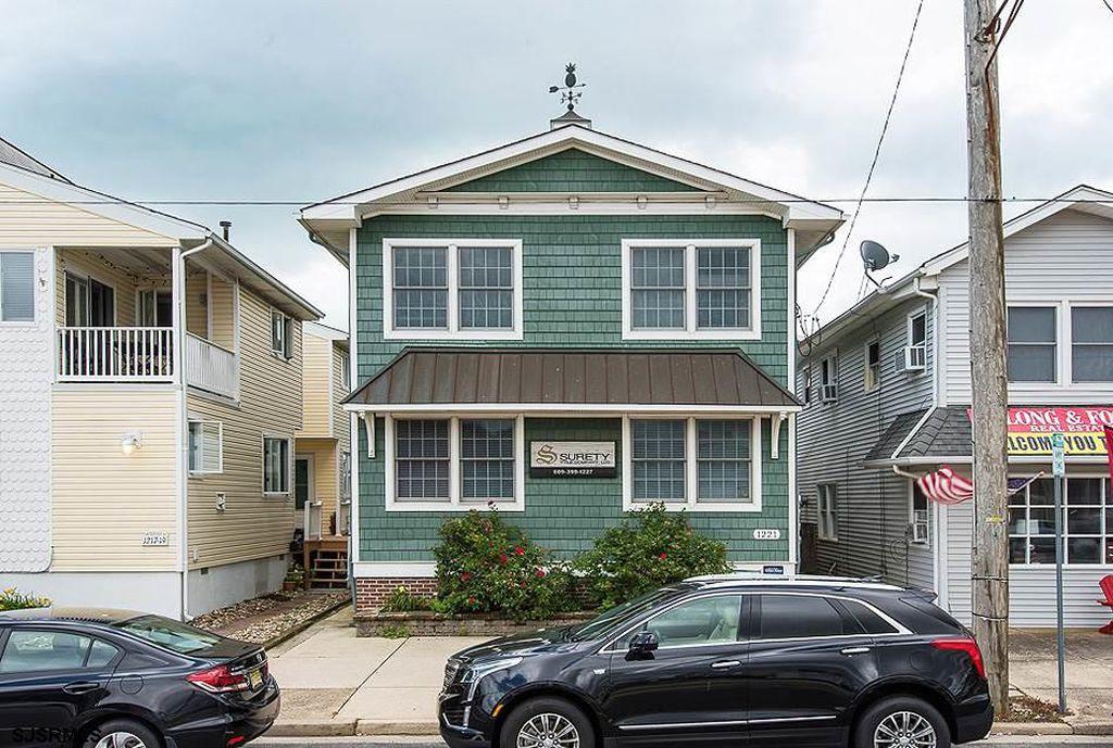 Long & Foster Vacation Rentals-1221 West Ave-image-1