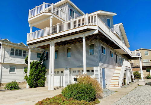 Long & Foster Vacation Rentals-9 67th Street South-image-1