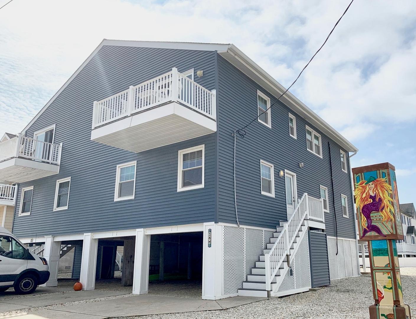 Long & Foster Vacation Rentals-28 63rd Street West-image-1