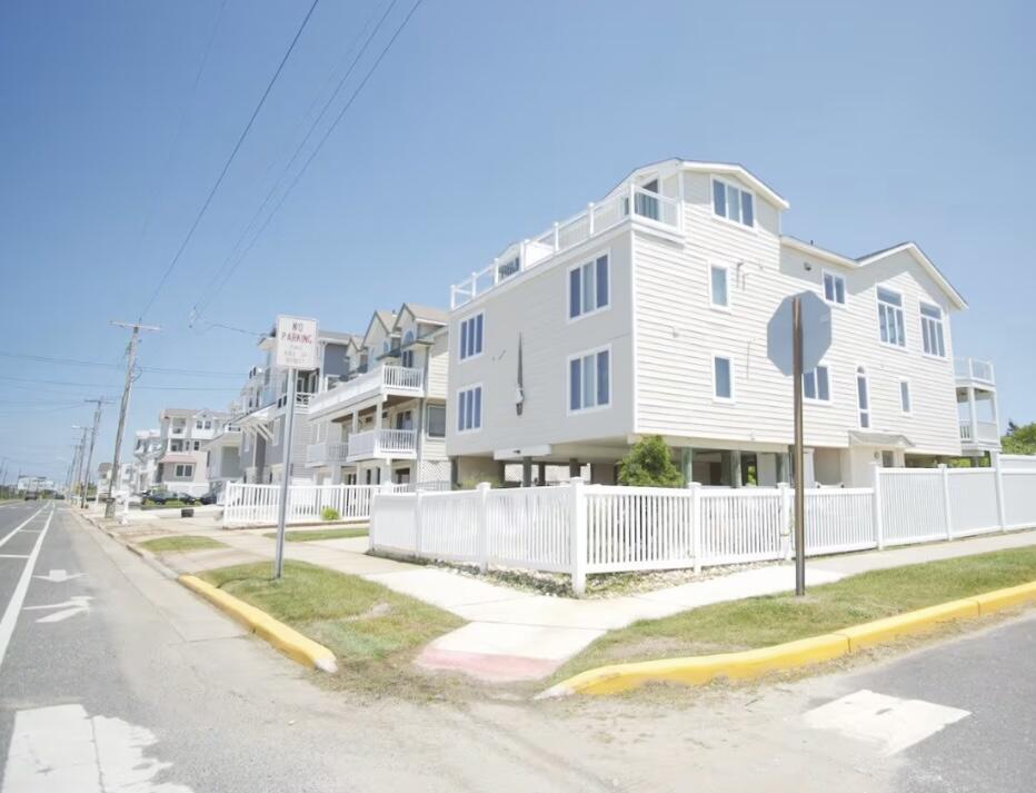 Long & Foster Vacation Rentals-35 25th Street North-image-1