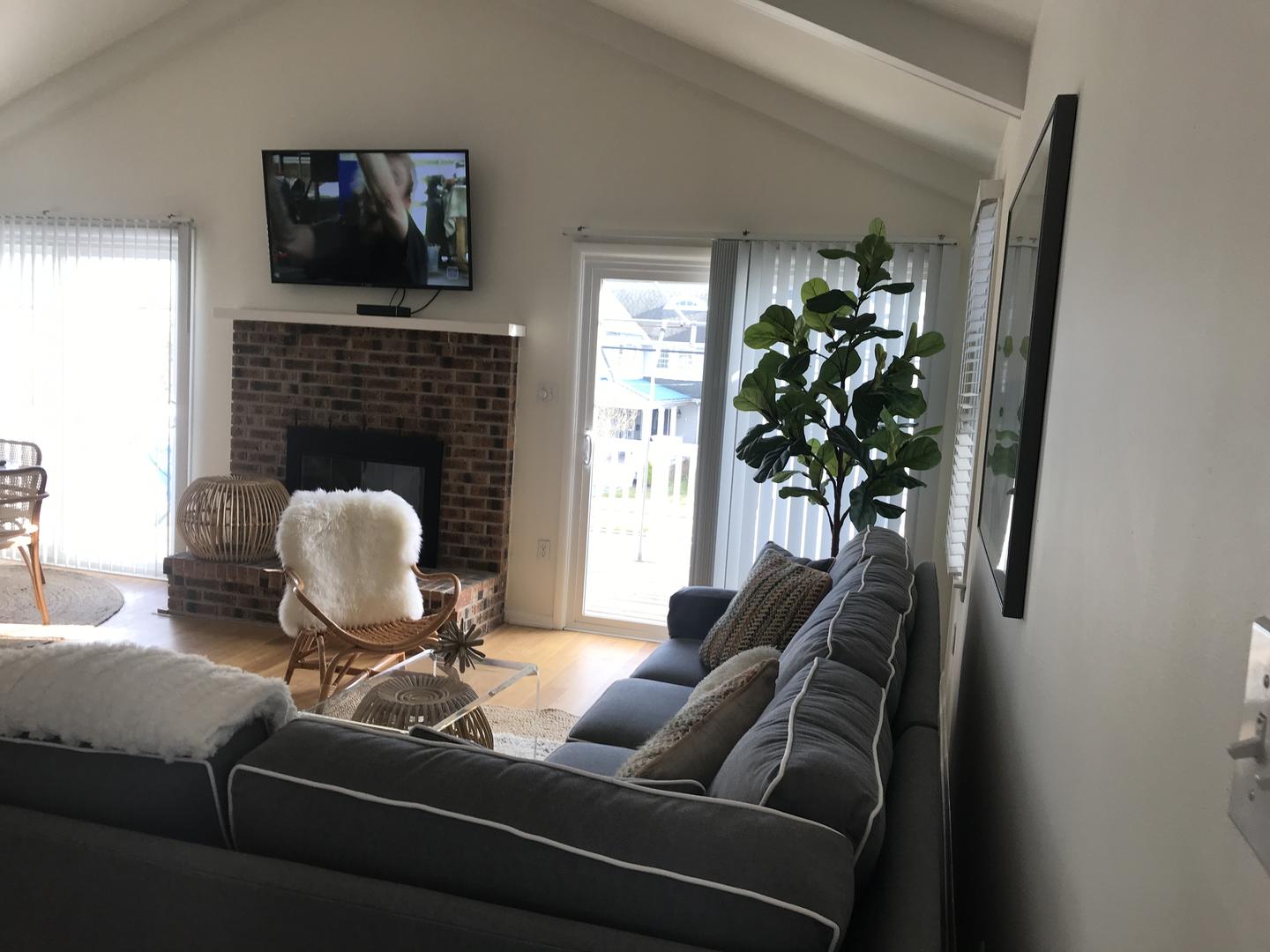 Long & Foster Vacation Rentals-18 Asbury Rd #2-image-1