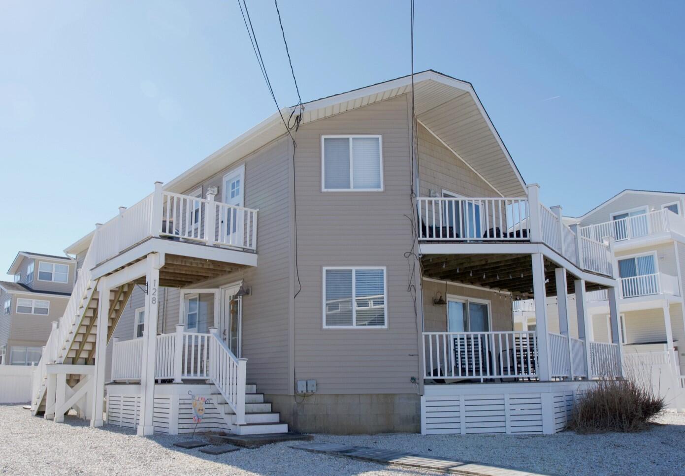 Long & Foster Vacation Rentals-128 32nd Street 1st floor-image-1