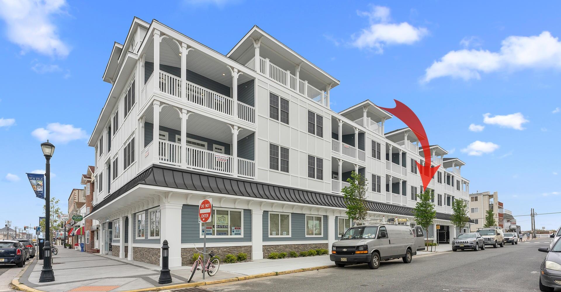 Long & Foster Vacation Rentals-33 42nd Street  #204-image-1