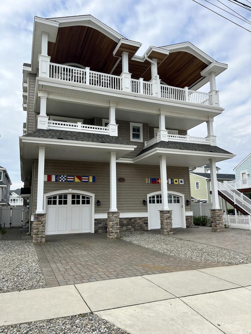Long & Foster Vacation Rentals-26 57th Street East-image-1
