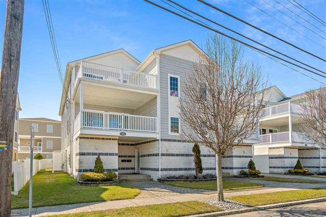 Long & Foster Vacation Rentals-404 E 5th Avenue - #D-image-1