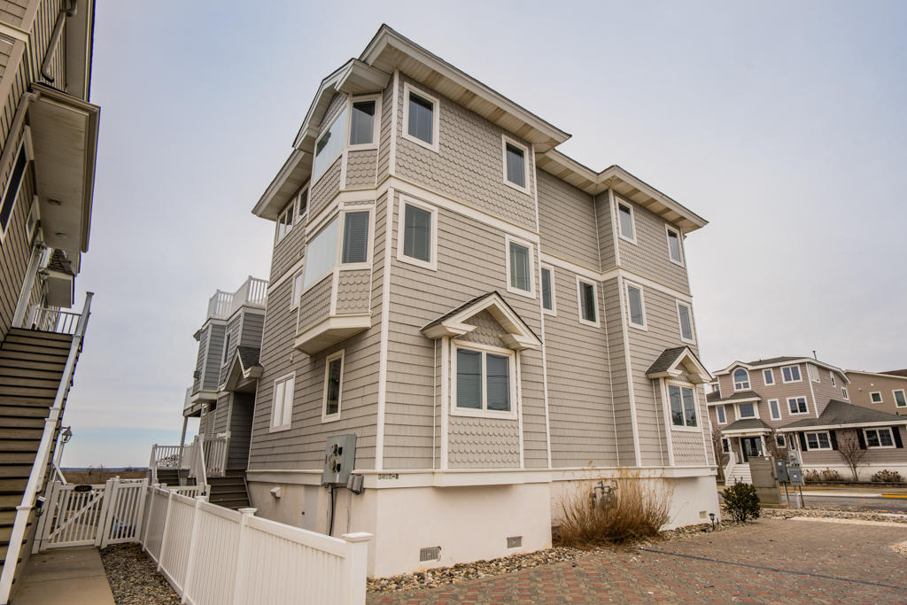 Long & Foster Vacation Rentals-3418 Ocean Drive, Unit B-image-1