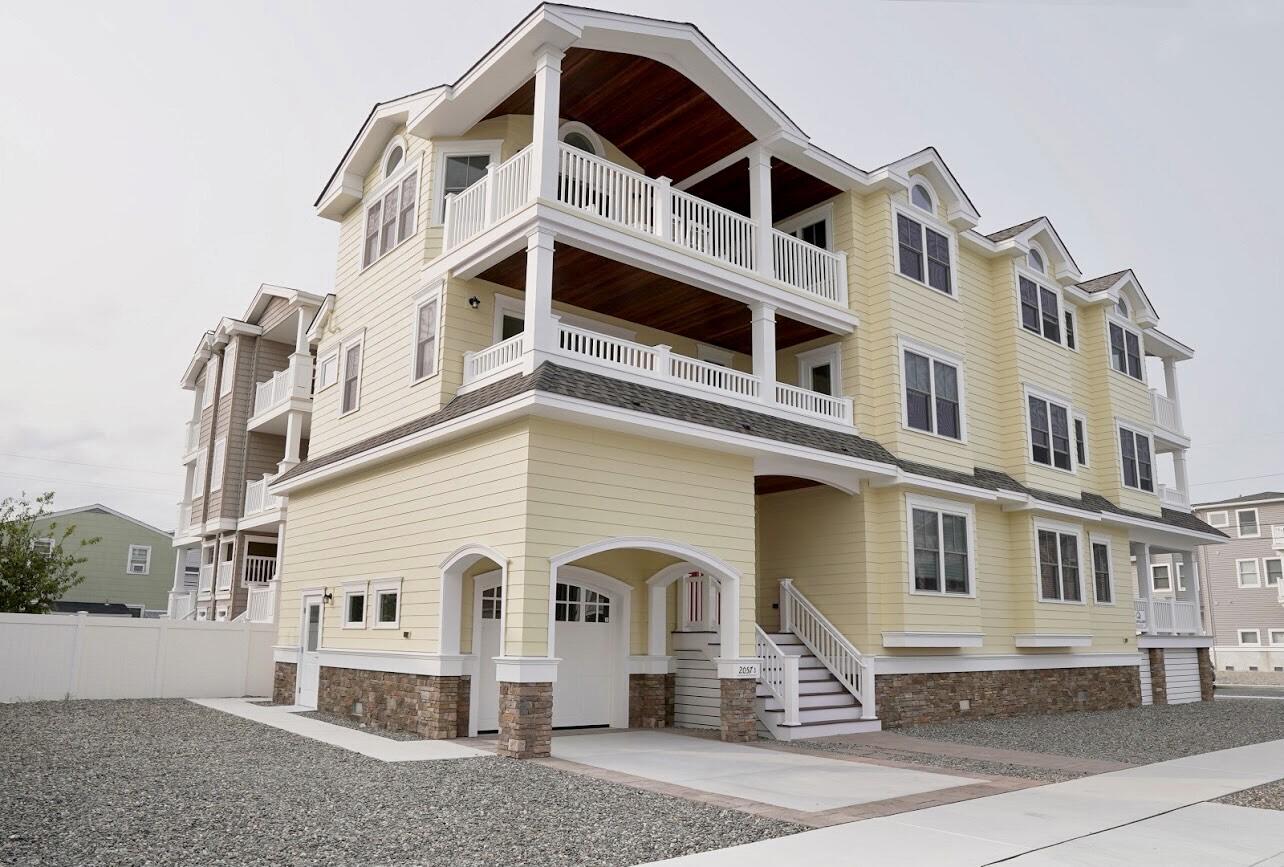 Long & Foster Vacation Rentals-20 57th Street South-image-1
