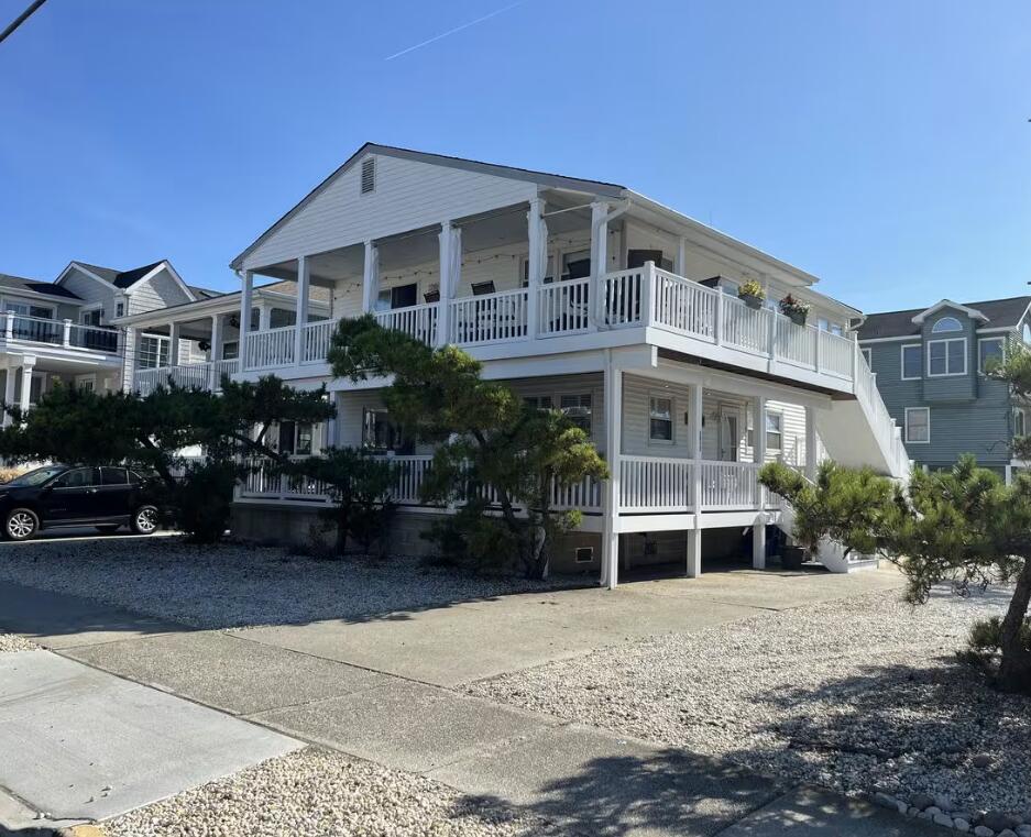 Long & Foster Vacation Rentals-3817 Central Avenue 2nd Floor-image-1
