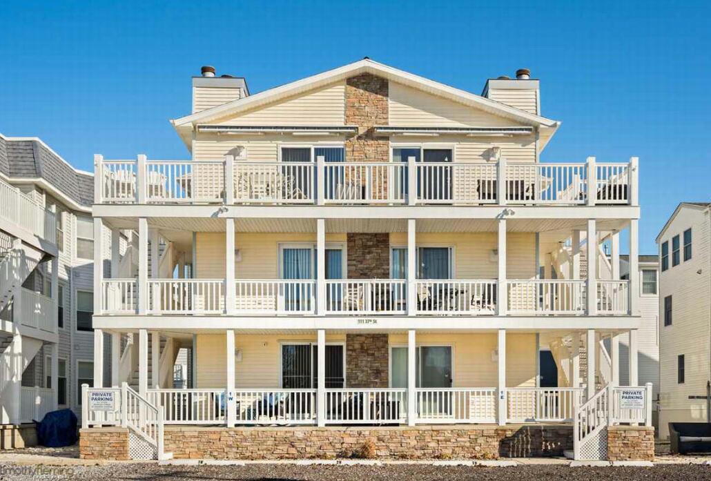 Long & Foster Vacation Rentals-111 37th Street 3E-image-1