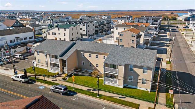 Long & Foster Vacation Rentals-4900 Landis Avenue #105-image-1