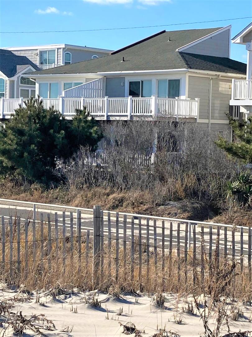 Long & Foster Vacation Rentals-5106 Marine Place North-image-1