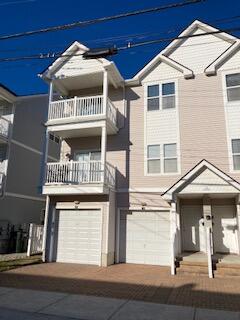 Long & Foster Vacation Rentals-317 E Poplar Avenue - #100-image-1