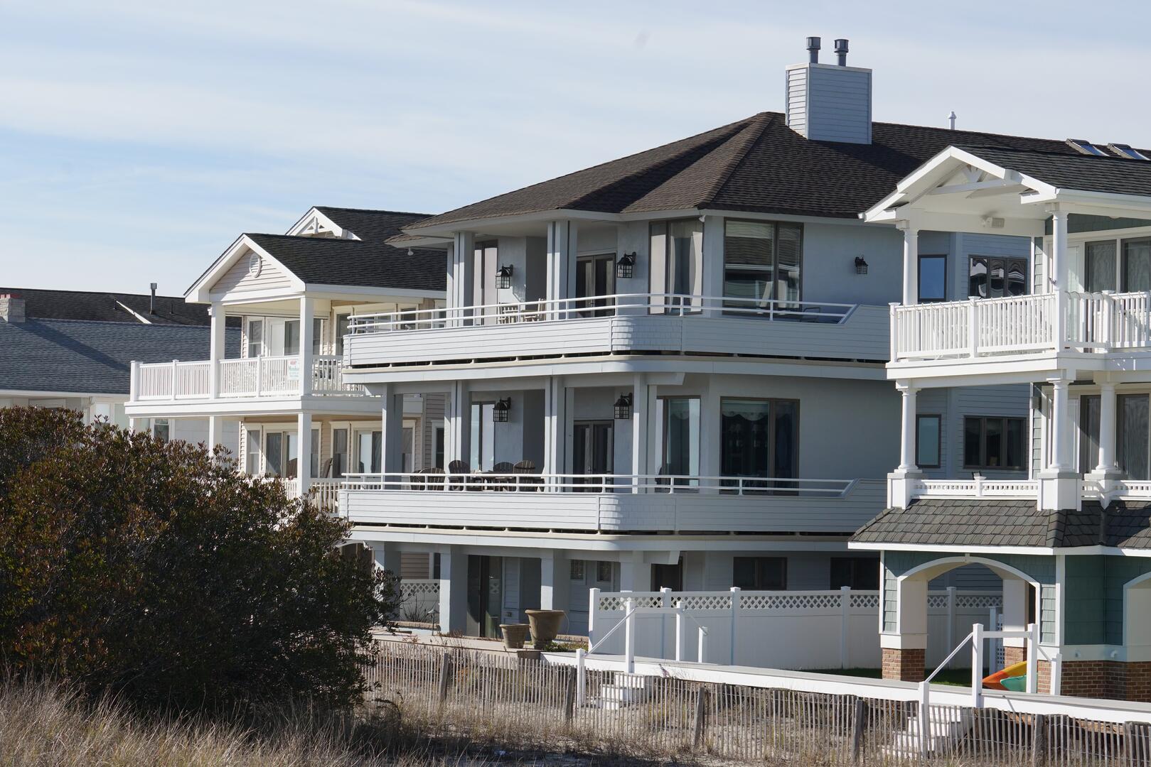 Long & Foster Vacation Rentals-3612 Wesley Ave 1st Floor-image-1