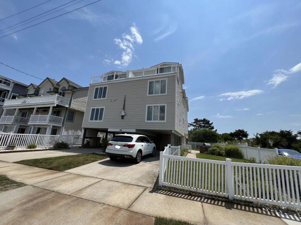 Long & Foster Vacation Rentals-35 25th Street South-image-1