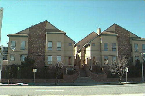 Long & Foster Vacation Rentals-800 E 9th St. 105-image-1
