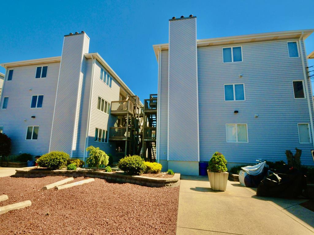 Long & Foster Vacation Rentals-115 40th Street Unit 4D-image-1