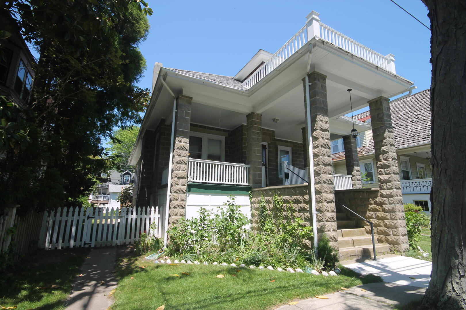 Long & Foster Vacation Rentals-813 Columbia Ave Whole House-image-1