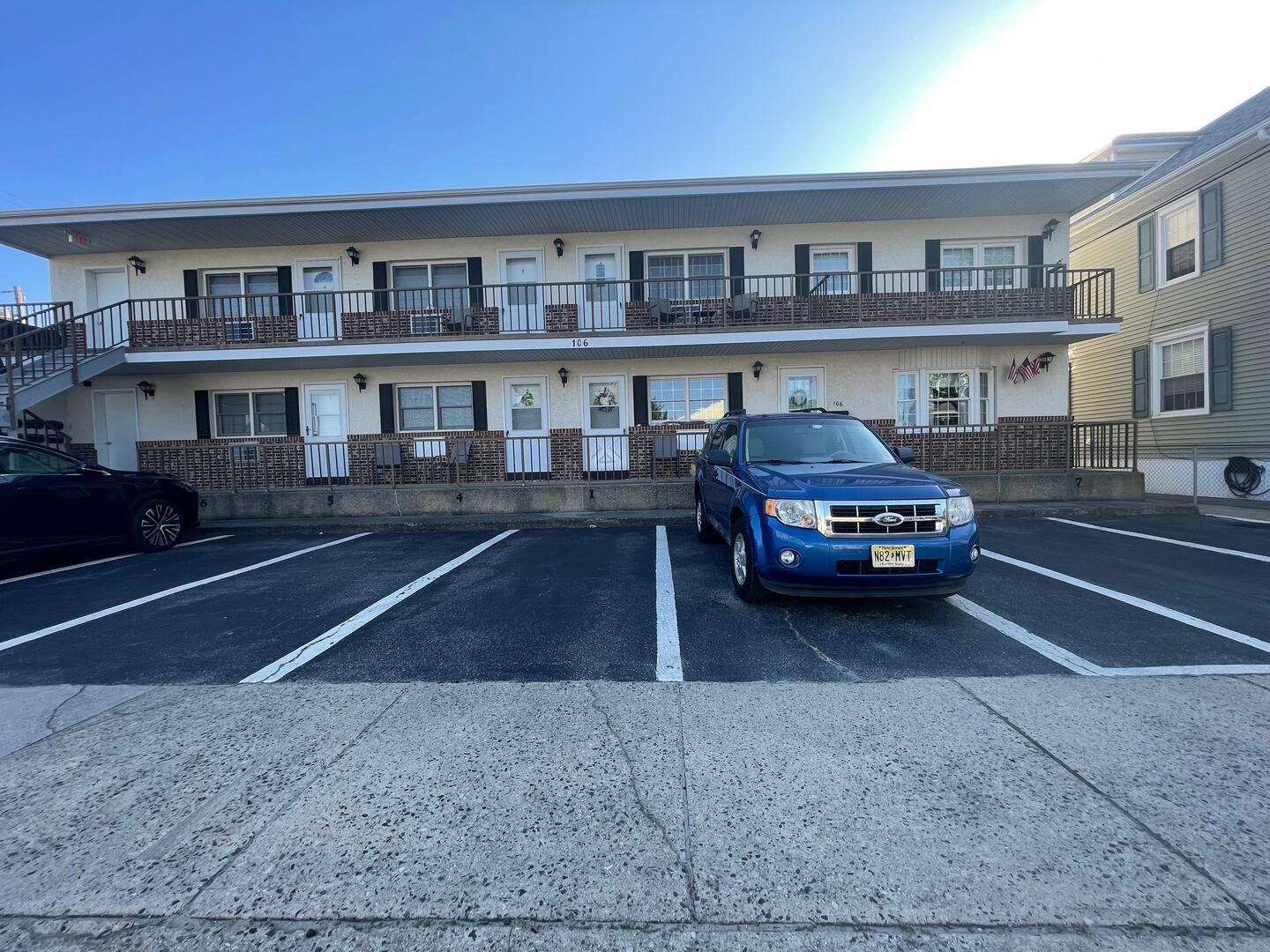 Long & Foster Vacation Rentals-106 W Wisteria Avenue #1-image-1
