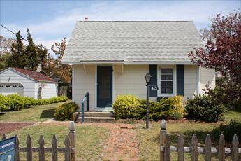 Long & Foster Vacation Rentals-413 Cambridge-image-1