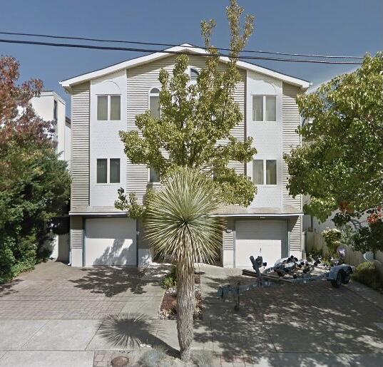 Long & Foster Vacation Rentals-311 46th Place East-image-1