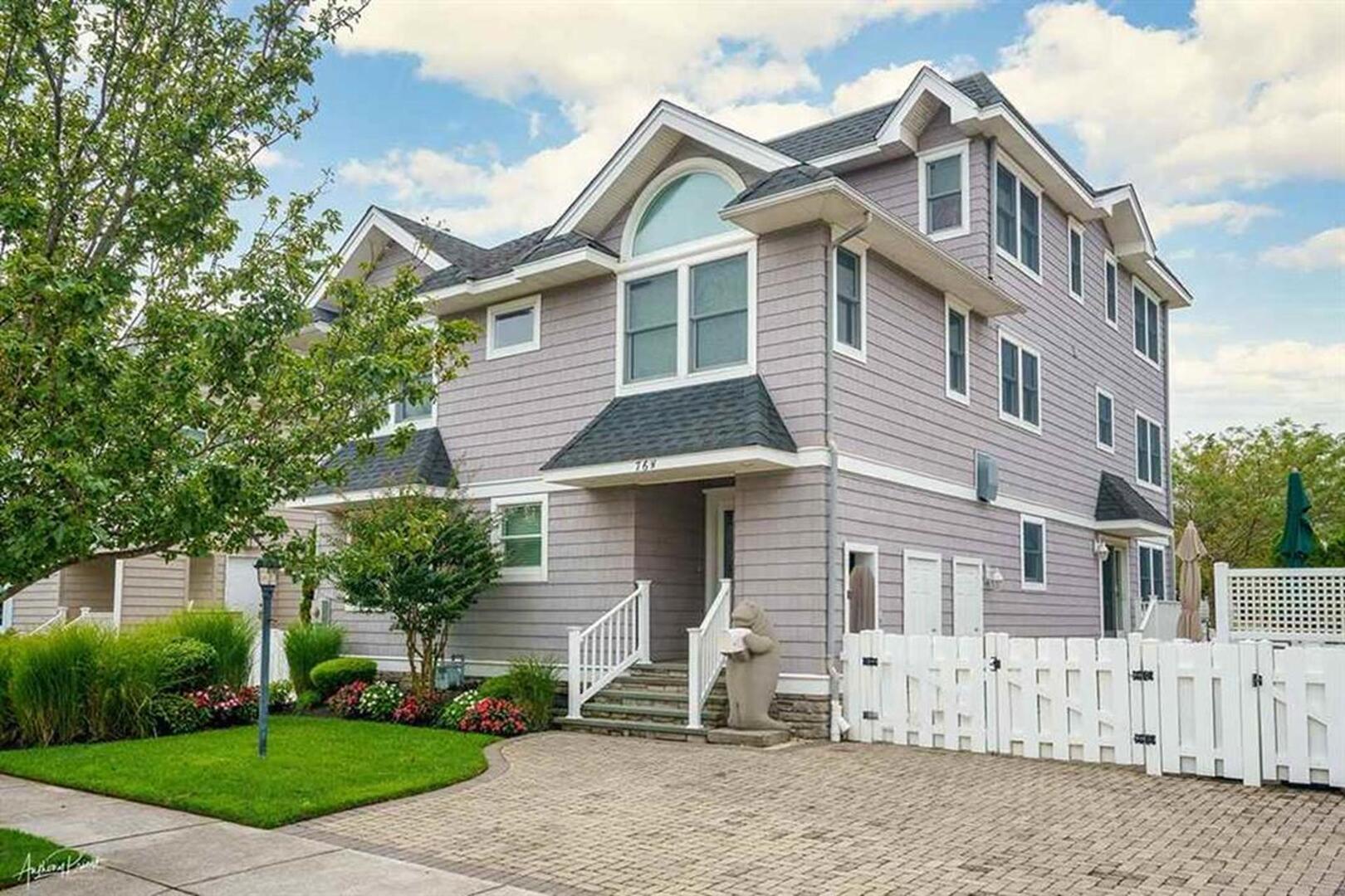 Long & Foster Vacation Rentals-76 W 18th Street-image-1