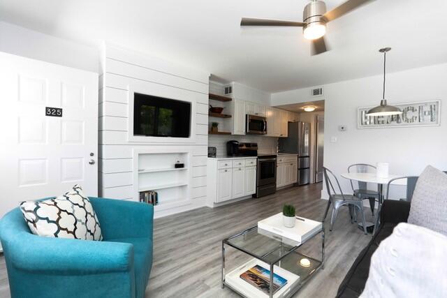 Long & Foster Vacation Rentals-1520 New Jersey Ave. Unit 325-image-1