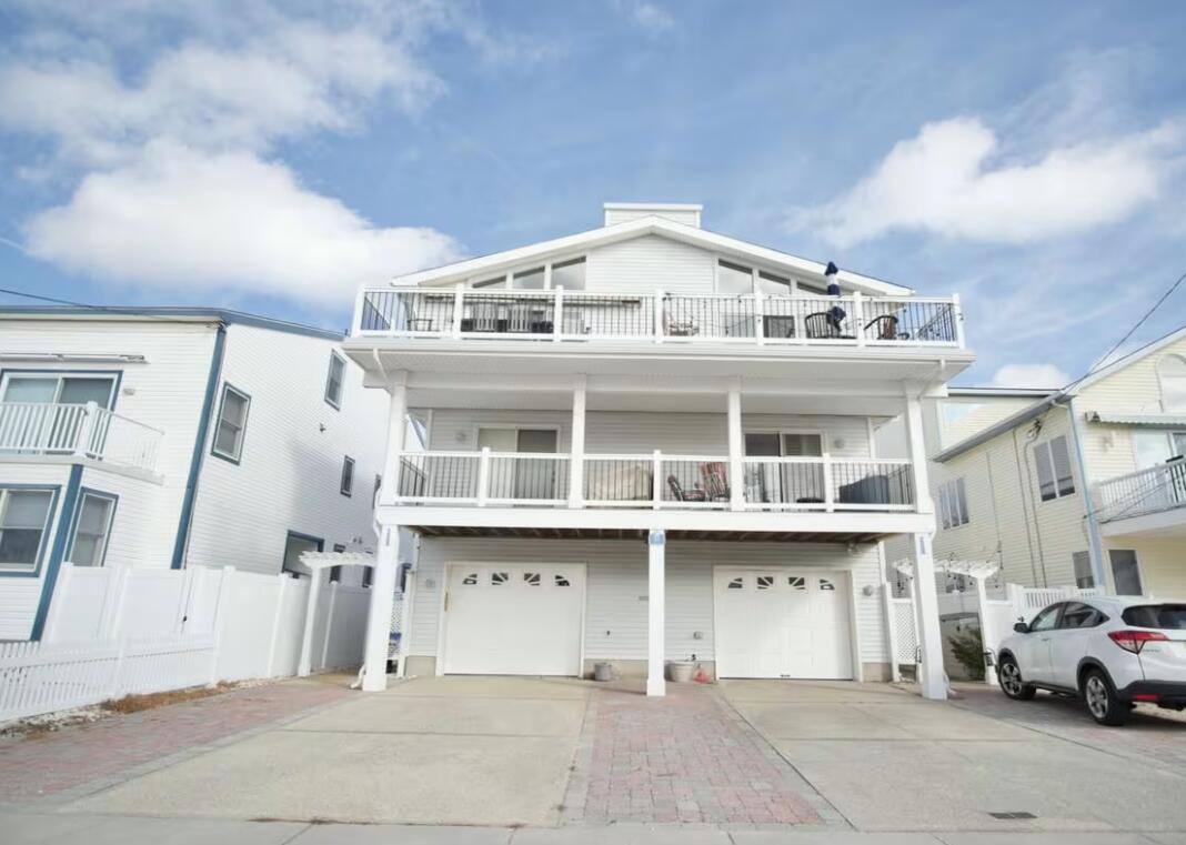 Long & Foster Vacation Rentals-37 83rd Street East-image-1