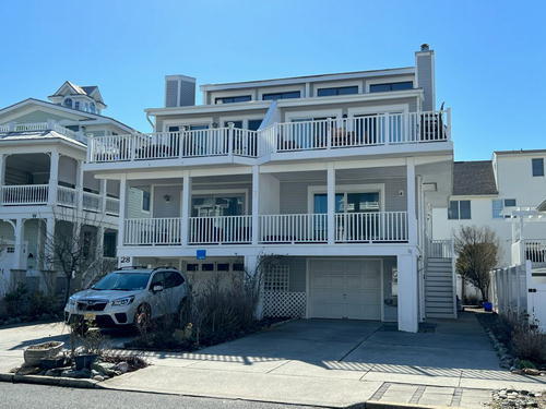 Long & Foster Vacation Rentals-30 55th Street West-image-1