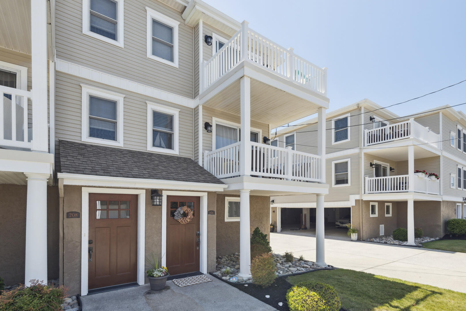 Long & Foster Vacation Rentals-206 E Palm Road UNIT 301-image-1