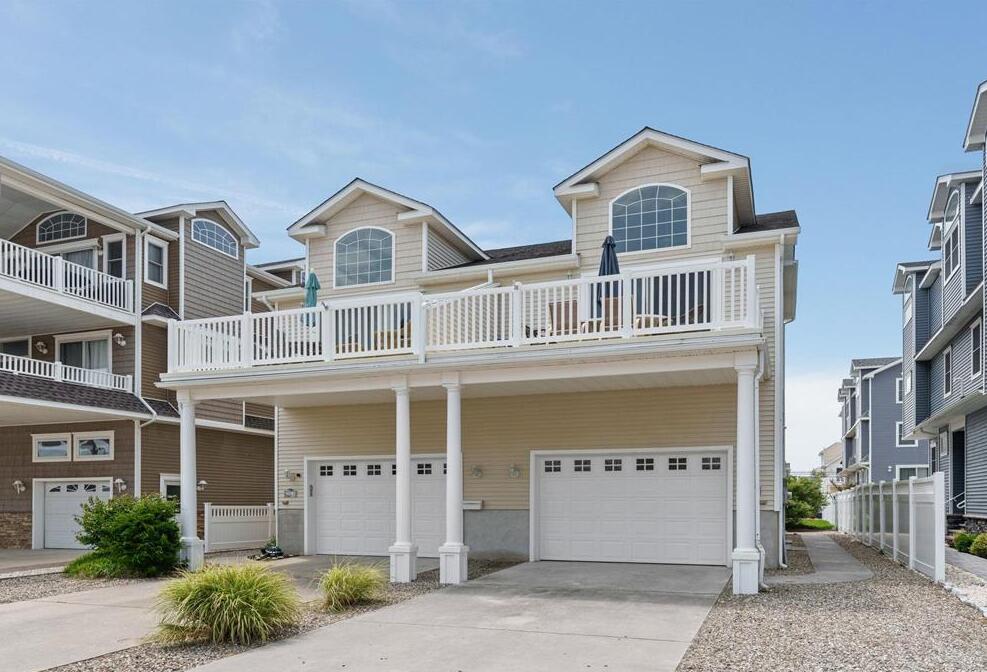 Long & Foster Vacation Rentals-114 65th Street West-image-1